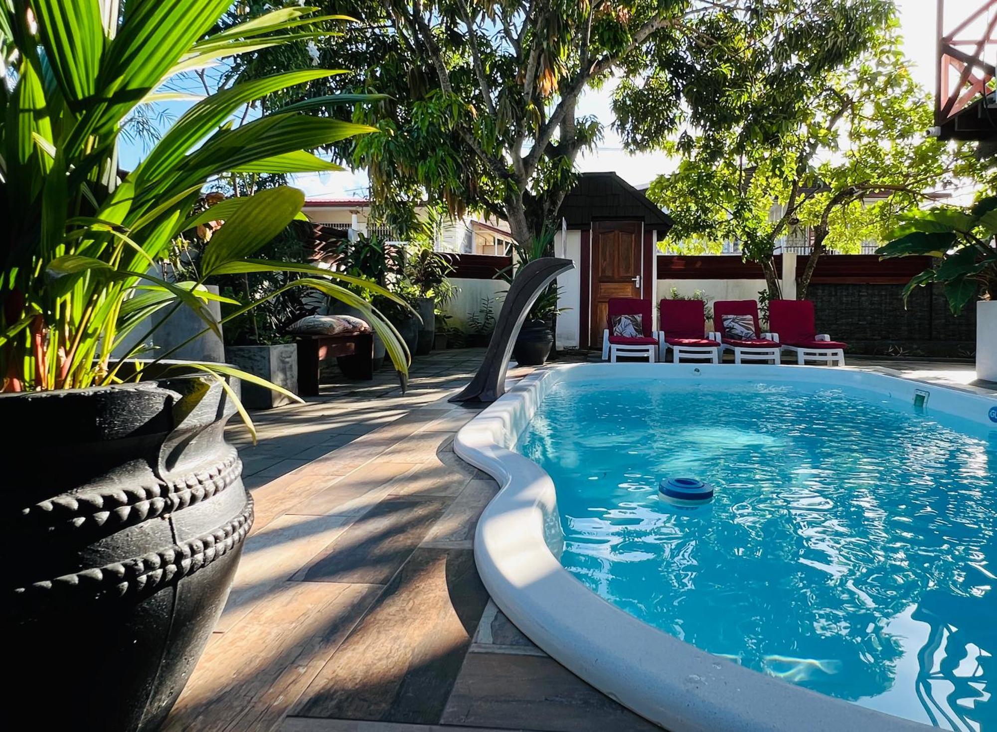 Villa Famiri Boutique Hotel ปารามารีโบ ภายนอก รูปภาพ